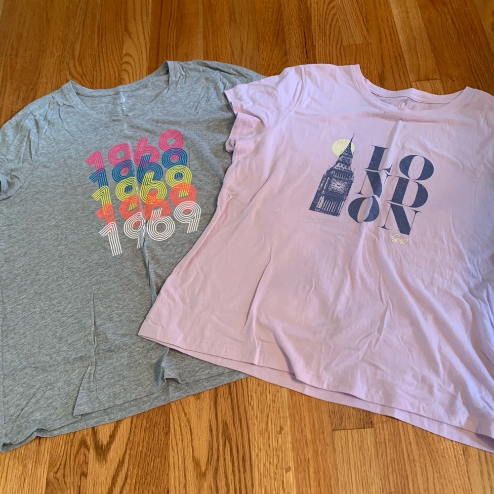 2 Gap T-Shirts for women size XL